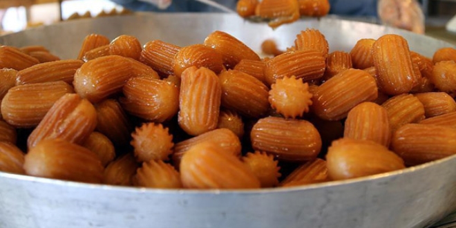 '�eker hastalar� bayramda sunulan tatl�lar� yememeli'