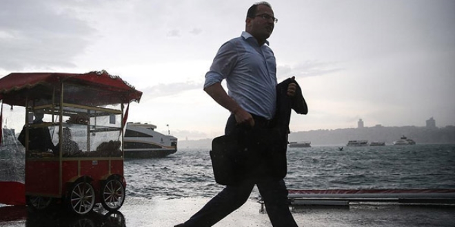 �stanbul'da sa�anak ya��� hayat� olumsuz etkiledi