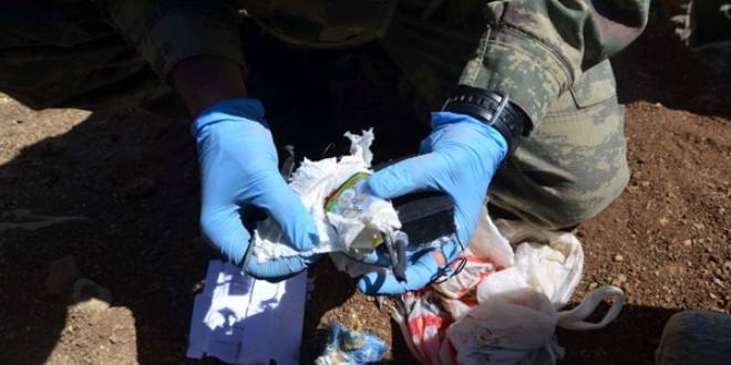 Bing�l'de yola d��enen patlay�c� imha edildi