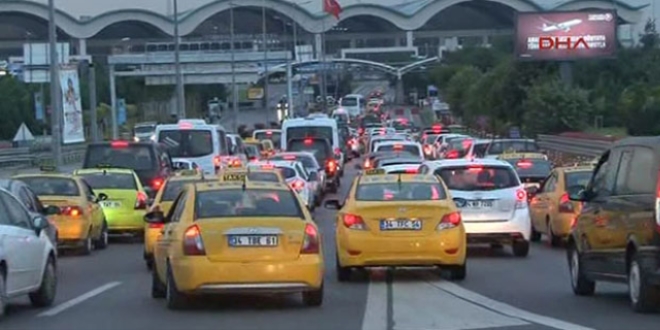 Sabiha Gökçen Havalimanı'nda uzun araç kuyrukları