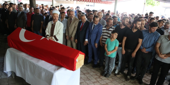 Saldırı'da ölen kontrol memuru Kurt'da toprağa verildi