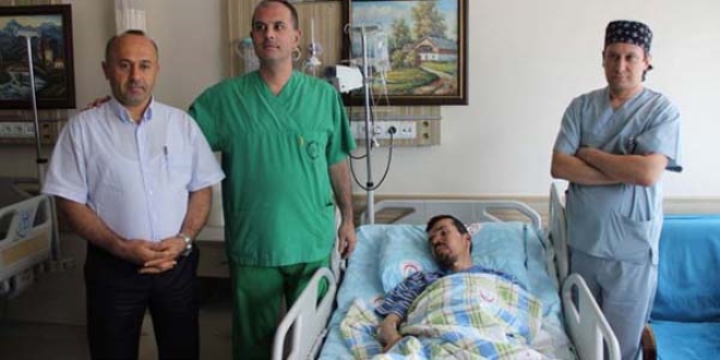 Böbreğinden 3 kilo 100 gram ağırlığında tümör çıkarıldı