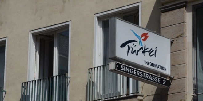 PKK'lılar, Türkiye'nin turizm ofisini bastı