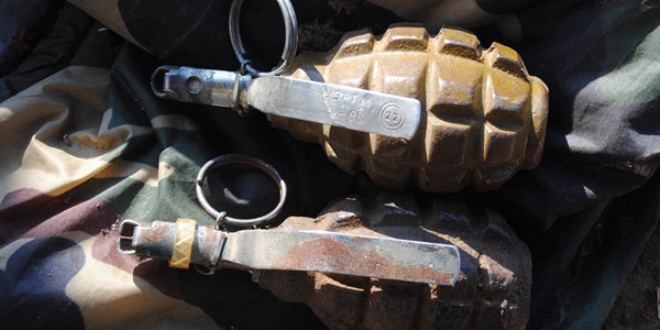Kars'ta çok sayıda mühimmat ve 12 el bombası ele geçirildi
