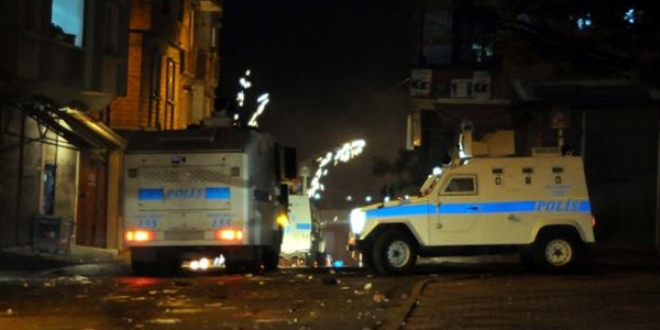Başkentte, polise taş atan gruba müdahale edildi