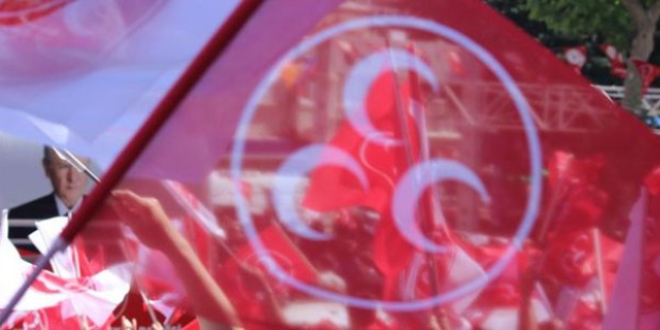 MHP'de muhaliflerin B planı: Yeniden imza toplamak
