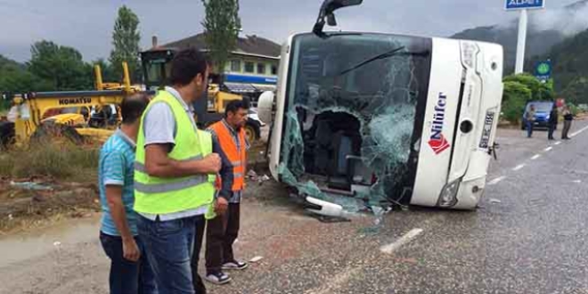 Kastamonu'da yolcu otobüsü devrildi: 25 yaralı