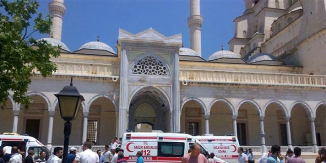 Cuma namazında 'canlı bomba' paniği