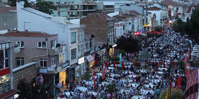 Edirne'de 7 bin kişilik sokak iftarı
