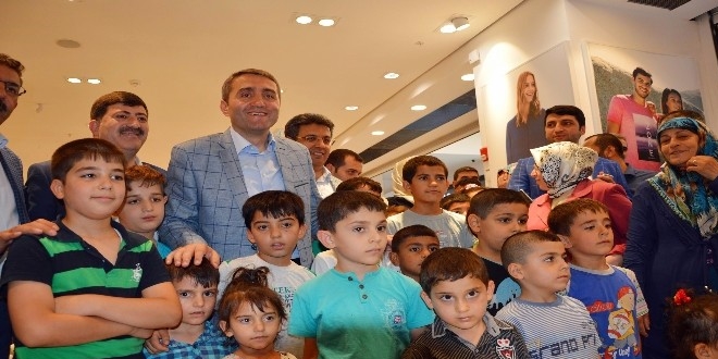 AK Parti'den Diyarbakırlı 5 bin çocuga giyim yardımı