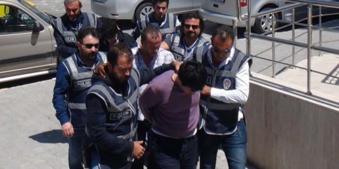 Polis ateş açan uyuşturucu satıcıları yakalandı