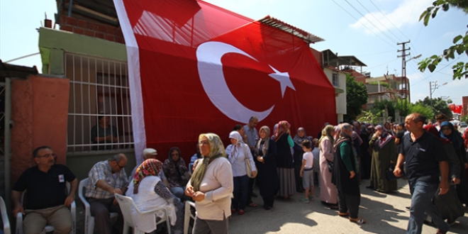 Şehit Astsubay Demir'in acı haberi baba ocağına ulaştı