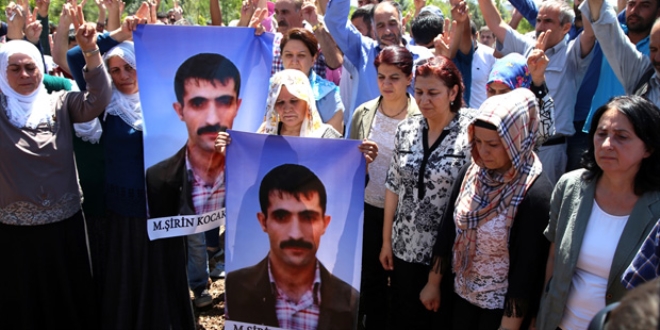 HDP miletvekilleri teröristin cenazesine katıldı
