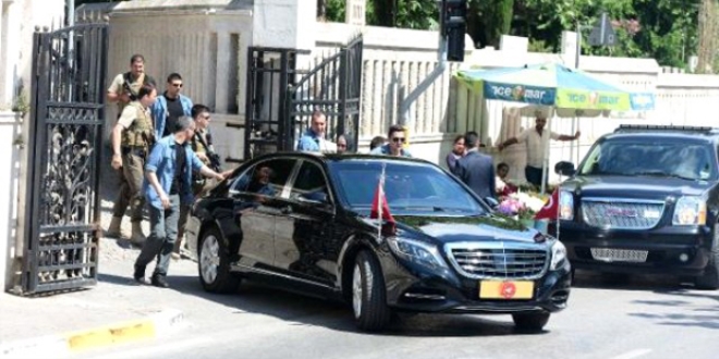 Cumhurbaşkanı Erdoğan'dan mezarlık ziyareti