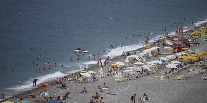 Antalya'da otellerin doluluk oran� % 80'i ge�ti