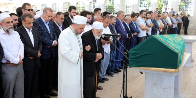 Milli Selamet partisi kurucusu Önügören, toprağa verildi