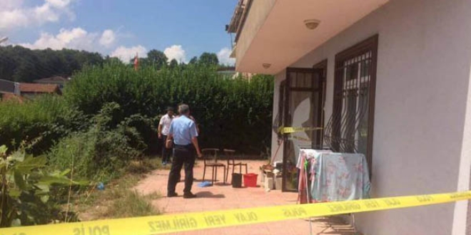 �niversite ��rencisi kald��� apartta �l� bulundu