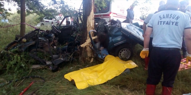 Samsun'da otomobil a�aca �arpt�: 4 �l�, 1 yaral�