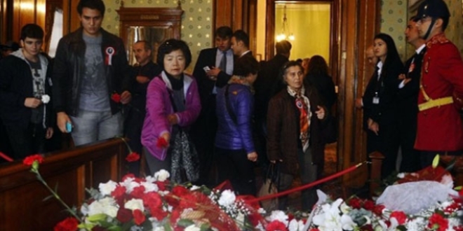 Dolmabahçe Sarayı'na ziyaretçi akını