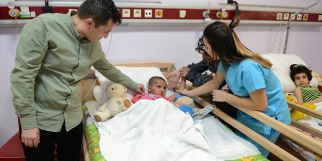 Suriyeli kardeşlerin yaralarını Türkiye sarıyor