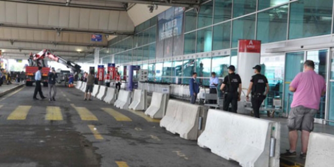 Atatrk Havaliman'nda beton bariyerli nlem