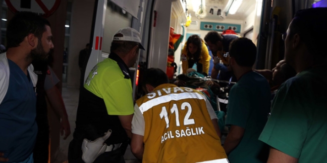 Yaralı Üsteğmen helikopterle Sivas'a getirildi