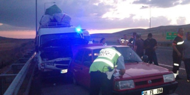 Uşak'ta zincirleme trafik kazası: 1 ölü, 5 yaralı