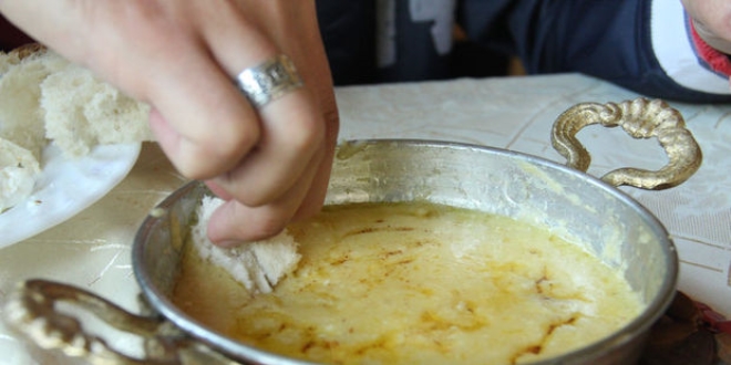 Bug�nk� yol �st� dura�� ba�tan ba�a Karadeniz