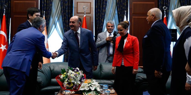 Partiler aras� bayramla�mada  'birlik ve beraberlik' vurgusu