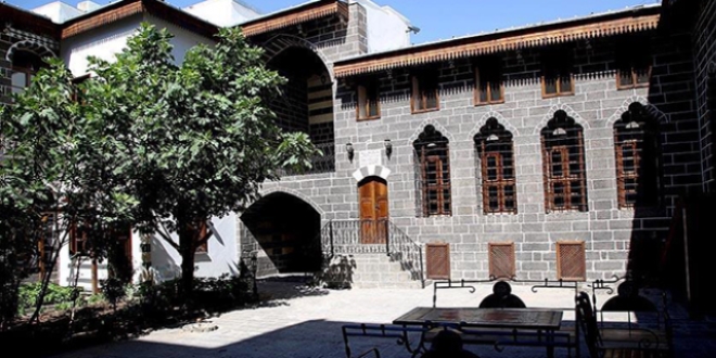 Teröristlerin yaktığı müze restore edildi