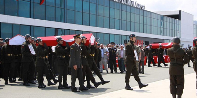 Helikopter kazasında şehit olanlar için tören düzenlendi