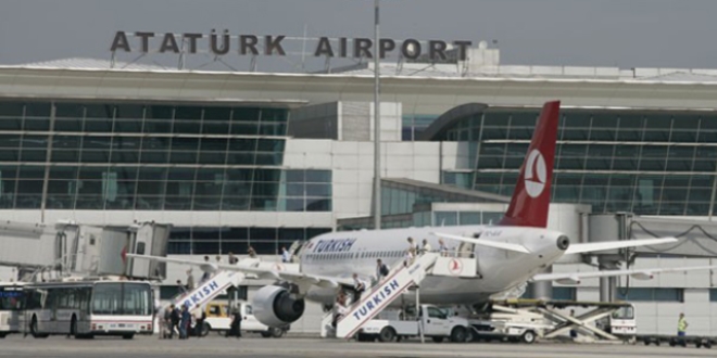 THY uçağının kanadına merdiven aracı çarptı