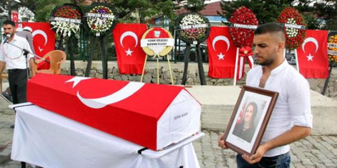 Yaralı uzman çavuş Kara'nın, eşi toprağa verildi
