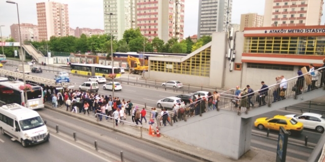 Üstgeçit AVM'ye meydan okuyor