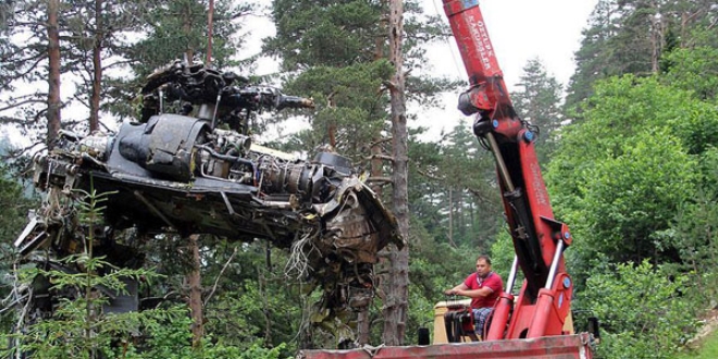 Giresun'da düşen askeri helikopterin enkazı kaldırıldı