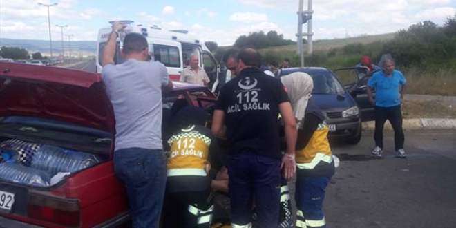 Bolu'da otomobiller çarpıştı: 3 yaralı