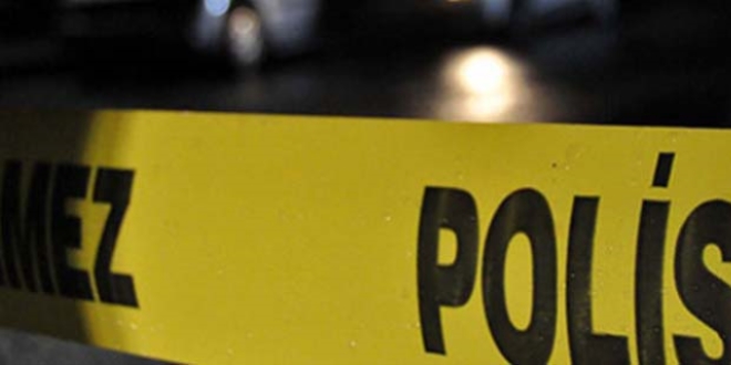 �zmir'de 3 adet el bombas� bulundu