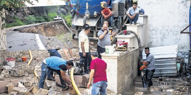 Türkiye'nin yarısı sellerle boğuşuyor