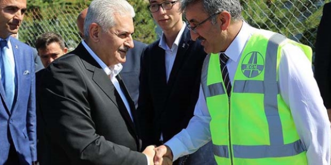 Başbakan Yıldırım karayolları çalışanlarıyla bayramlaştı