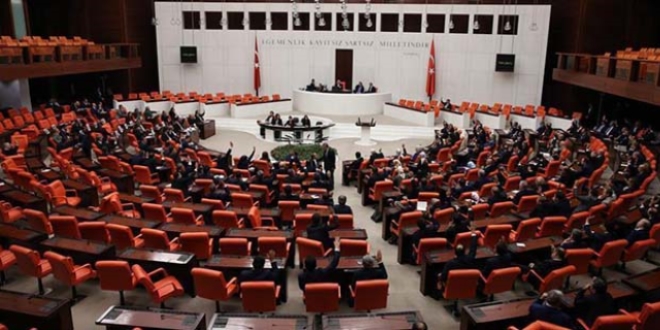Meclis'te küfür, hakaret ve kavgaya para cezası önerisi