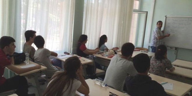 Gençler yaz tatili yerine eğitim kurslarını tercih ediyor