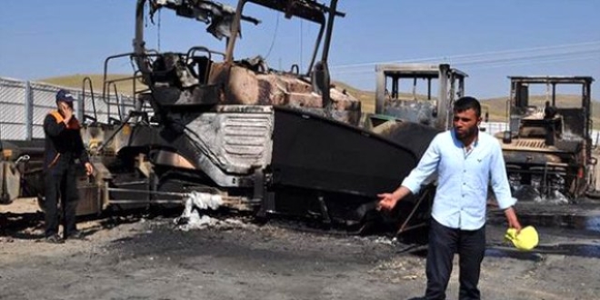 PKK'lı teröristler propaganda yapıp, iş makinesi yaktı