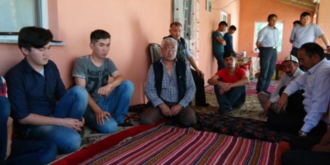 Şehit haberi Kırgız Türklerini yasa boğdu