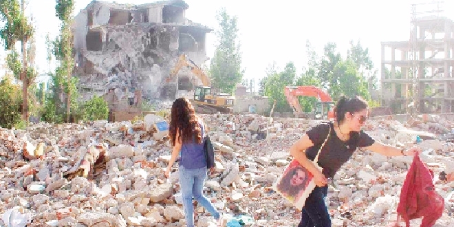 Terörü destekleyen belediye topyekün değişecek