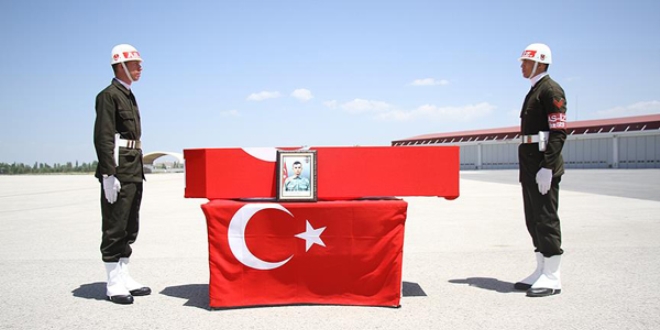 Şehit er Eyüp Öksüz, son yolculuğuna uğurlandı