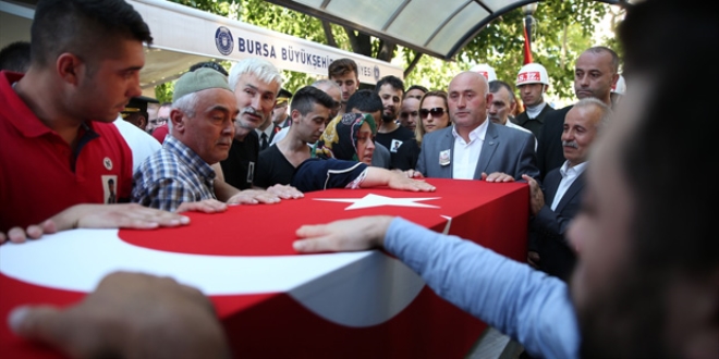 Şehit sözleşmeli Er Yılmaz, son yolculuğuna uğurlandı