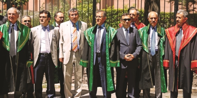 Yargıtay'da cübbeli şov bildirisi