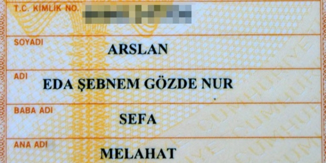 Üniversiteli kızın kimliğini gören şaşkına dönüyor