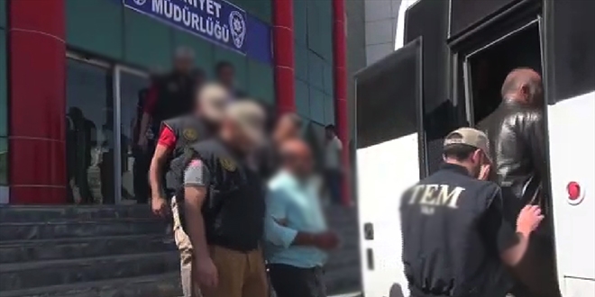 Terör operasyonunda, 2 gümrük muhafaza memuru gözaltına alındı