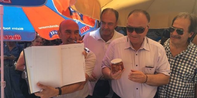 Yunan turistlere Seferihisar esnaf� veresiye defteri a�t�